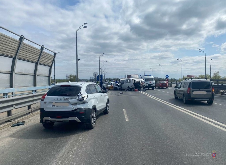 Стали известны подробности тройного ДТП на «танцующем» мосту в Волгограде