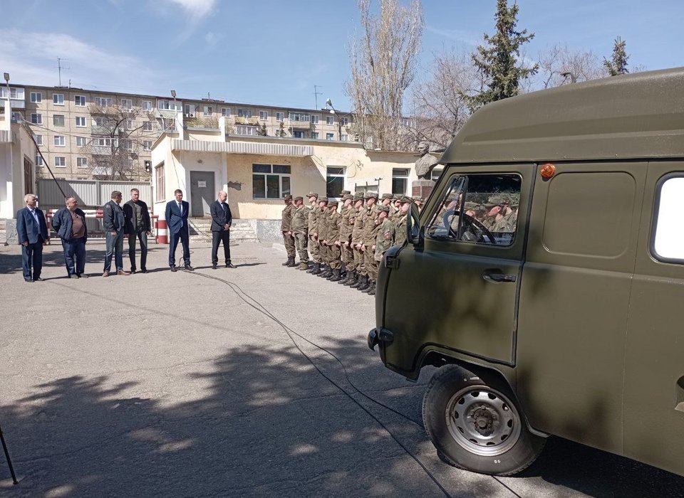 В зону СВО из Камышина отправили автомобиль повышенной проходимости с гуманитарной помощью