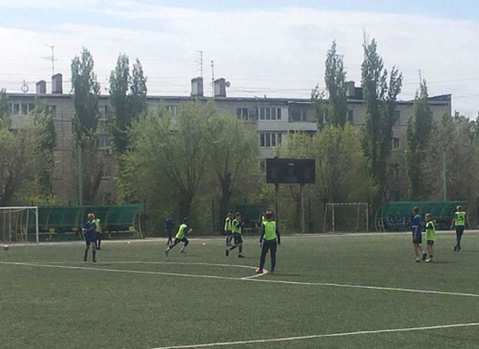 В Волгограде проходят соревнования по футболу среди школьников «Кожаный мяч»
