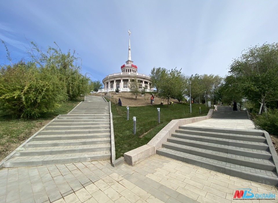В Волгограде завершили обновление лестниц на склоне Центральной набережной