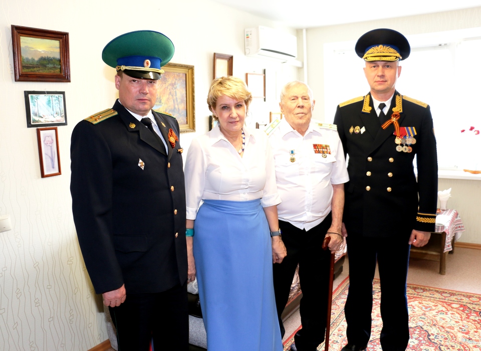 Сотрудники УФСБ по Волгоградской области поздравили ветеранов с Днем Победы