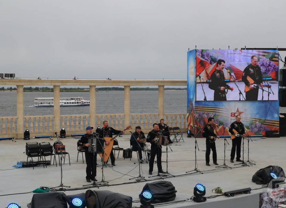 На сцене амфитеатра в Волгограде прошел гала-концерт программы «Играй, гармонь!»