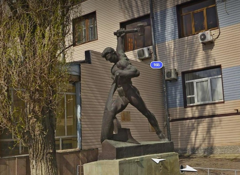 В Волгограде сохранят скульптуру Вучетича «Перекуем мечи на орала»