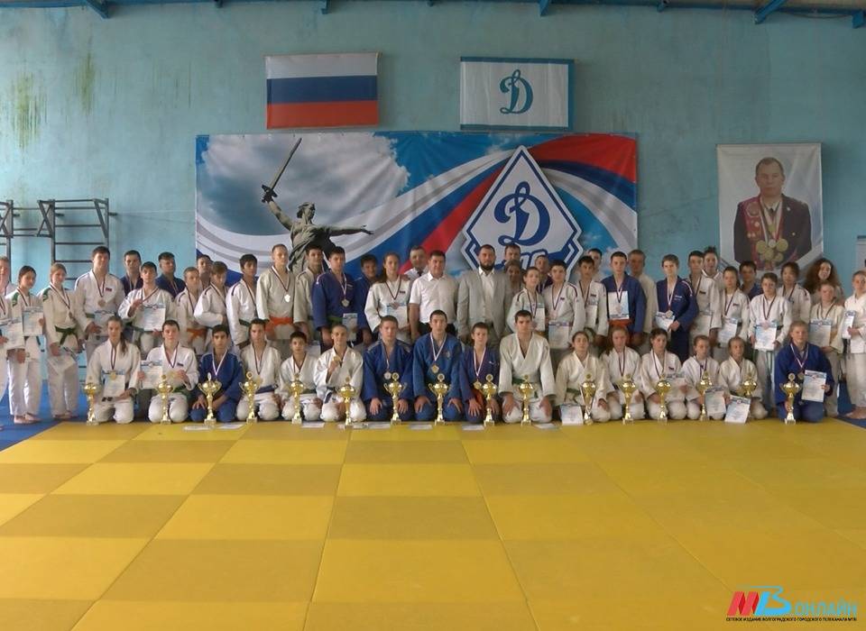 Юные динамовцы сразились на татами в честь столетия Всероссийского спортивного общества