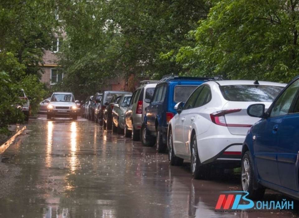 В Волгоградской области объявили штормовое предупреждение из-за ливня с градом