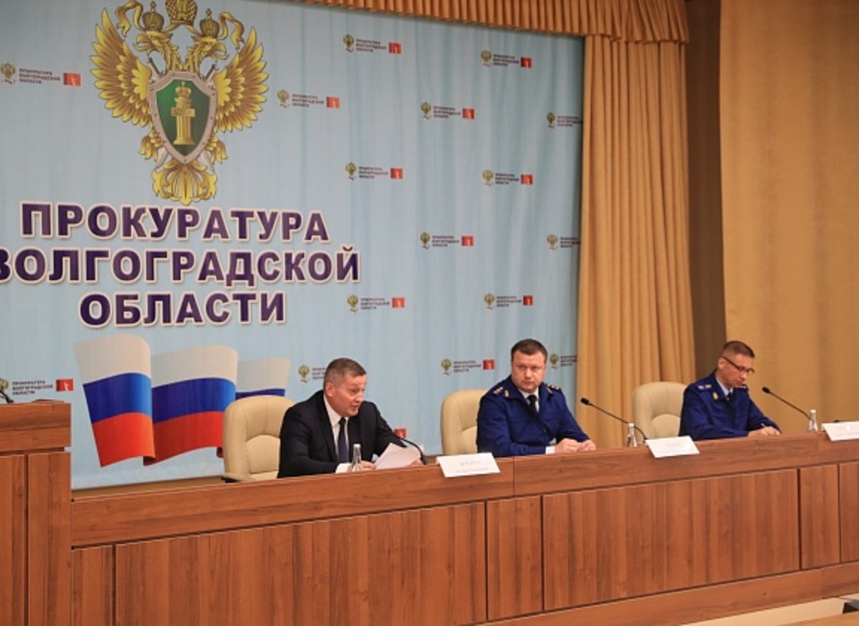 Совместное совещание по расселению аварийного фонда провели Андрей Кикоть и Андрей Бочаров