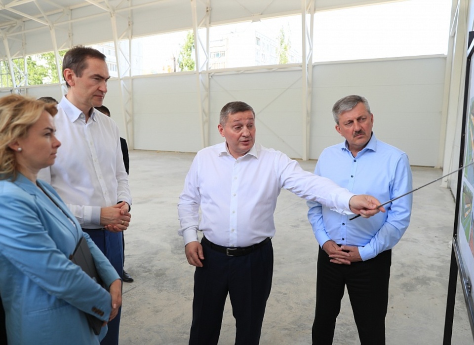 Андрей Бочаров и Александр Ведяхин оценили ход строительства нового ФОКа в Ворошиловском районе Волгограда