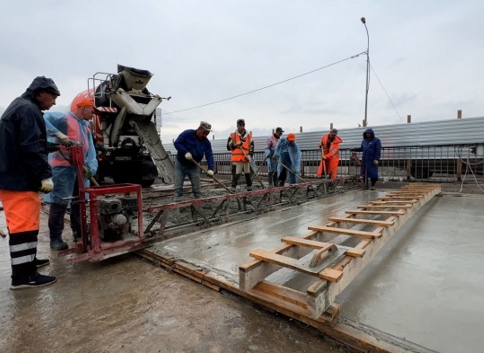 В Волгограде на Сарептском мосту монтируют новое бетонное основание