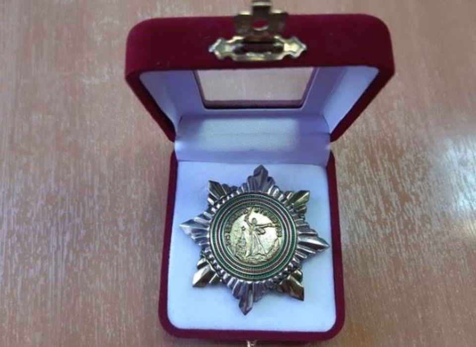 Спасателя и троих сотрудников безопасности наградили Почетным знаком Волгограда «За верность Отечеству»