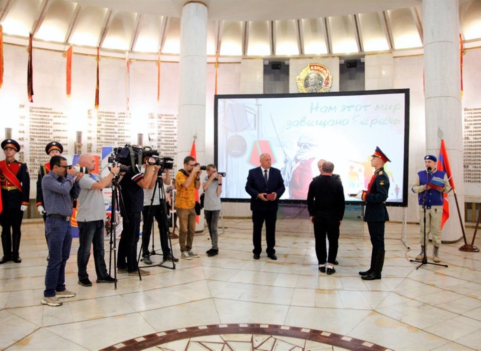 Троих участников СВО наградили в Волгограде за героизм в зоне СВО