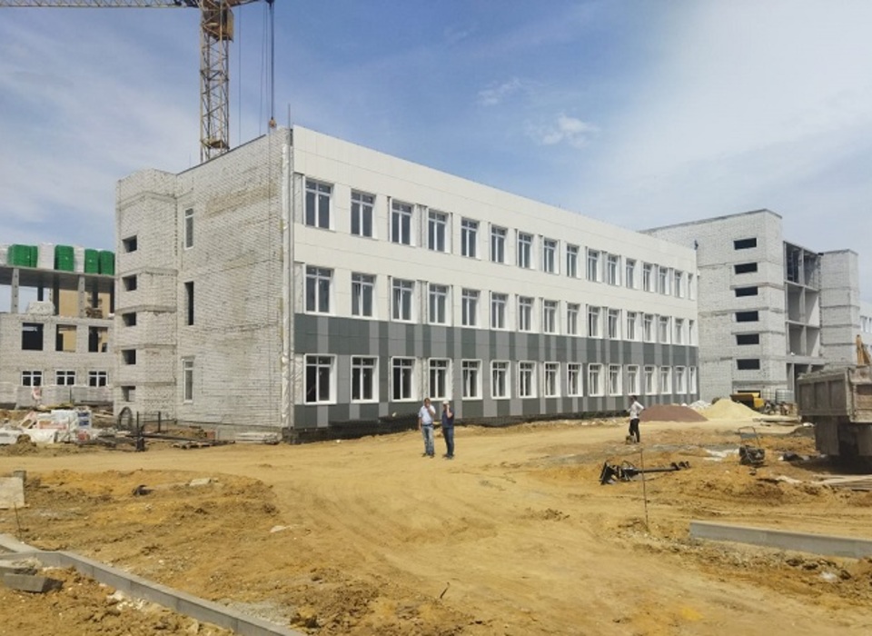 Две строящиеся школы на западе Волгограда готовы на более чем 30%