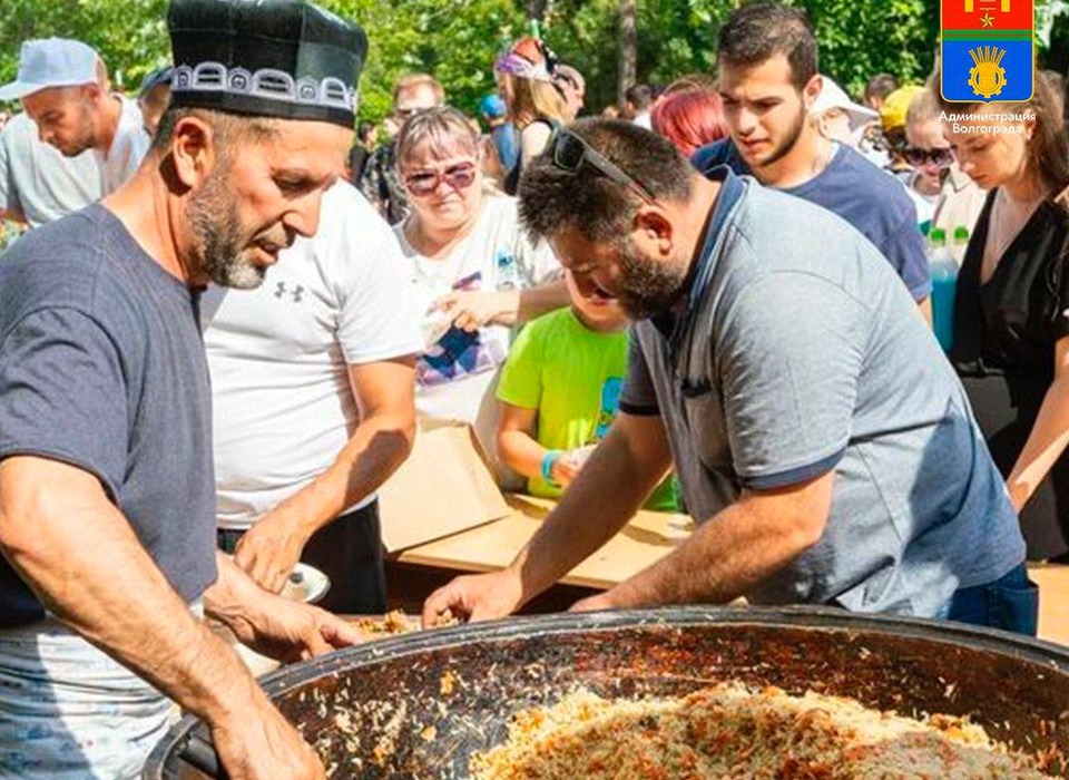 9000 порций плова съели на молодежном фестивале в Волгограде