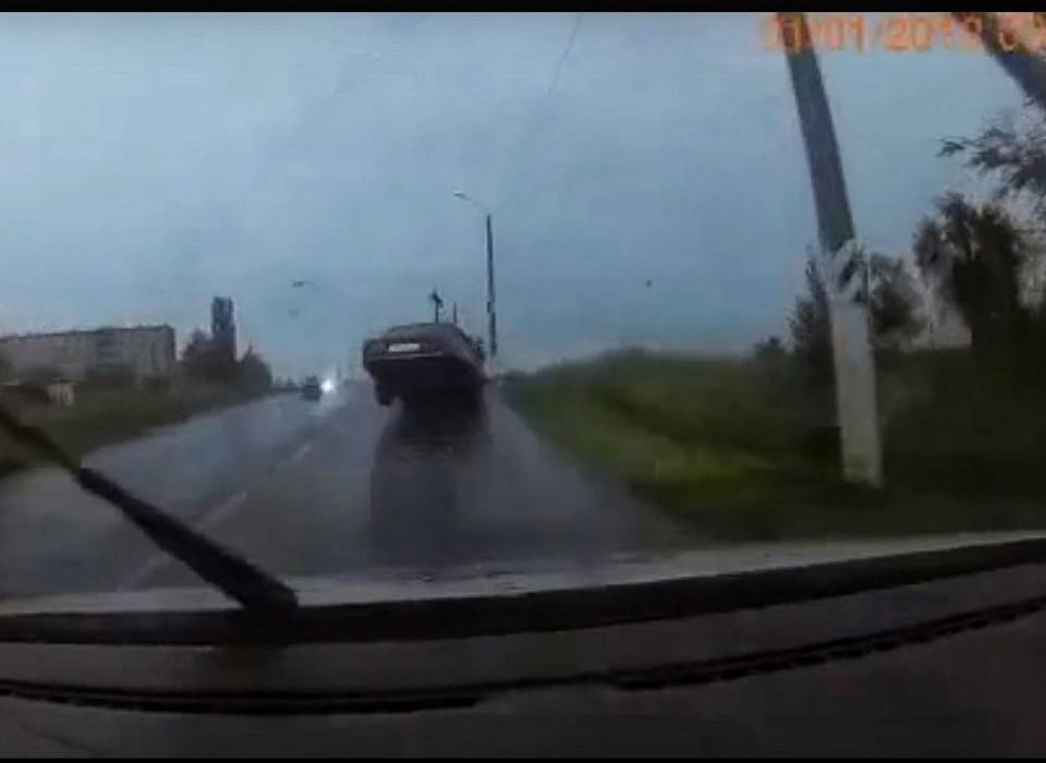 В сети появилось видео ДТП в Урюпинске Волгоградской области, где погиб полицейский