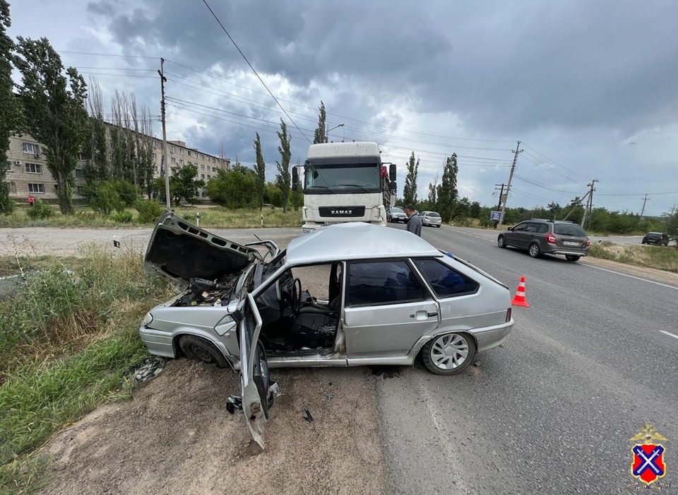 Под Волгоградом в ДТП с КАМАЗом погибла 50-летняя пассажирка легковушки