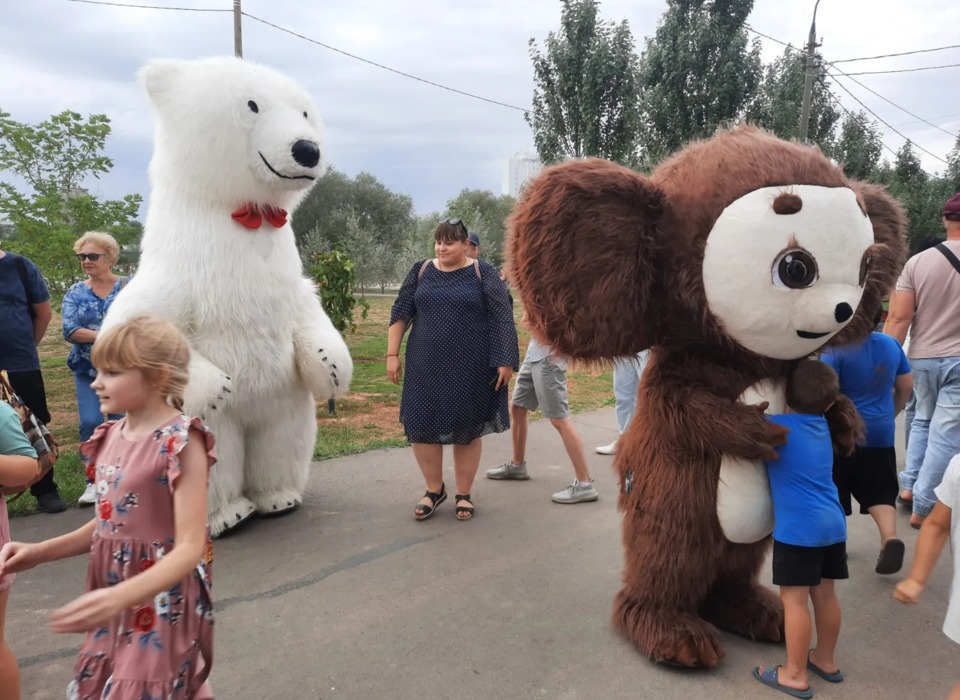 Медийное место волжский открытие. Праздник в городе. День города Волжский. День рождение города Волжский. Молодежный парк.