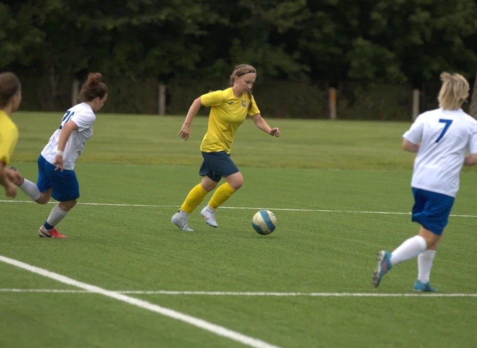 Первый официальный матч женской футбольной команды «Ротор» завершился со счетом 0:3