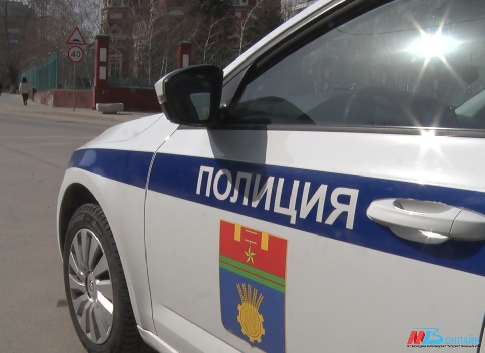 Пенсионерку и ее 7-летнюю внучку сбил водитель иномарки в Волгограде