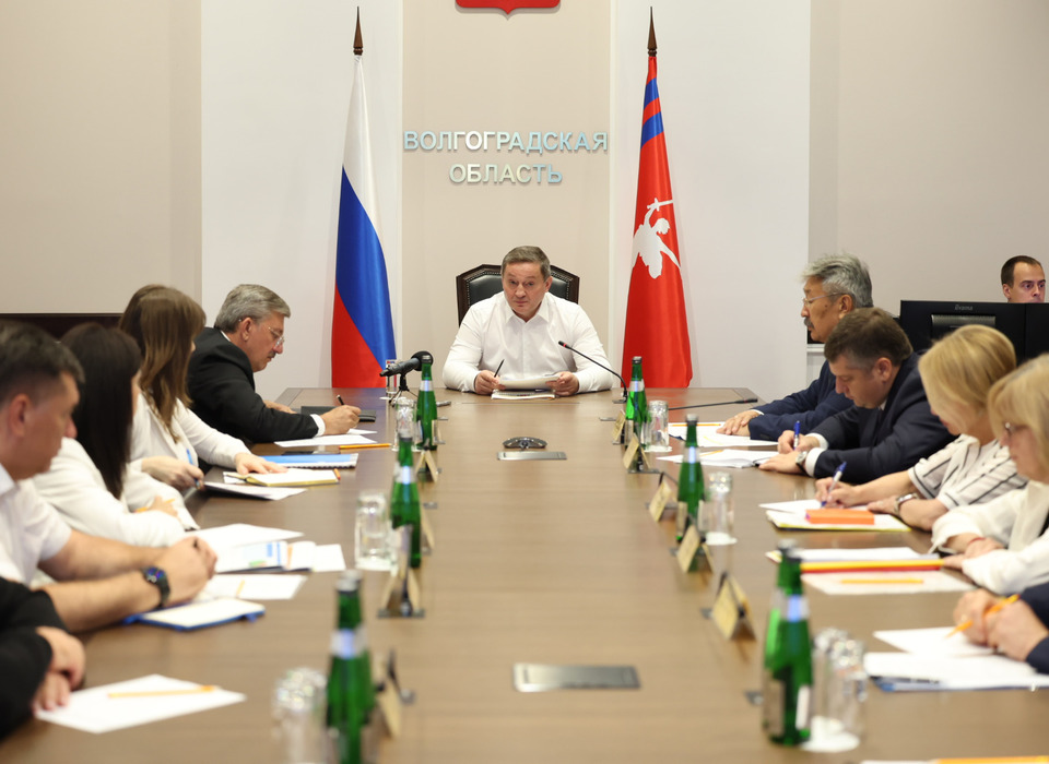 Губернатор Андрей Бочаров внезапно прервал совещание по развитию ЖКХ