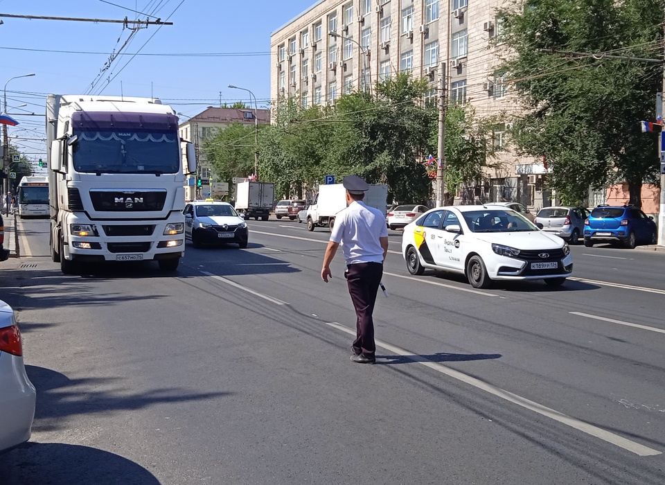 В Волгограде оштрафовали 1600 водителей большегрузов за проезд в жару по центру города
