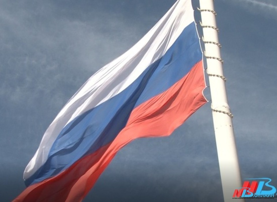 В Волгограде развернут 80-метровый триколор в честь Дня Государственного флага РФ
