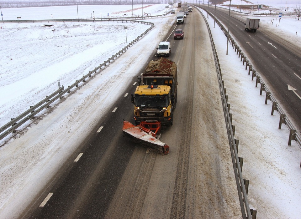 В Волгоградской области с последствиями снегопада борется 100 единиц спецтехники