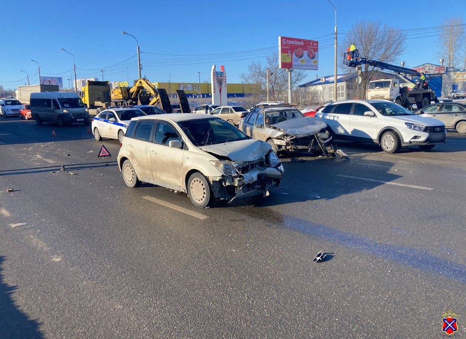 В Волгограде в ДТП пострадал 68-летний водитель автомобиля Toyota