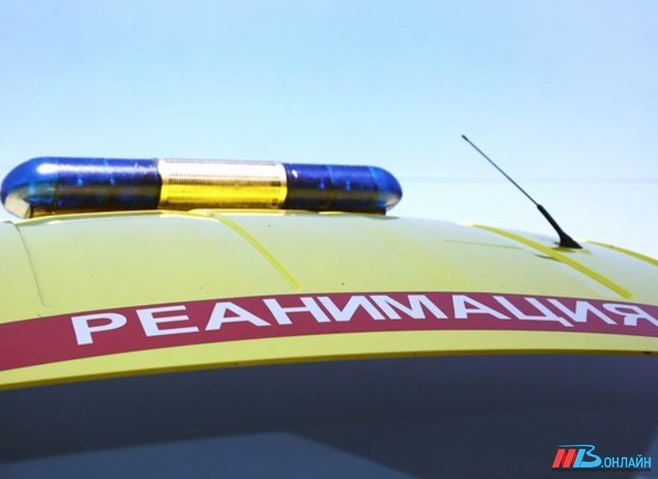В Волгограде во дворе МКД иномарка сбила 38-летнего пешехода