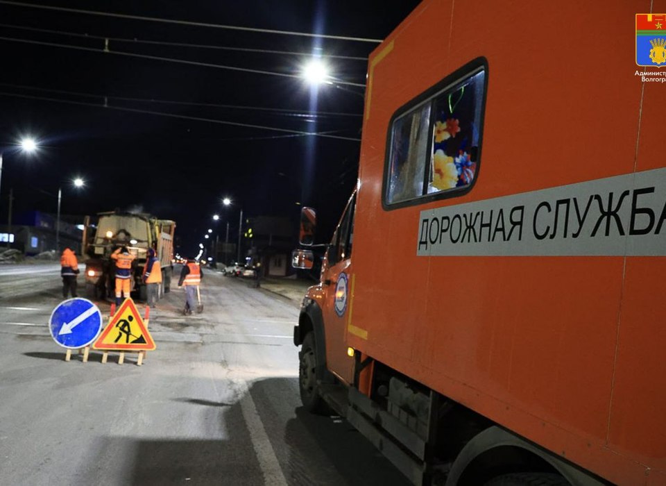 В Волгограде с помощью технологии литого асфальта ремонтируют дороги