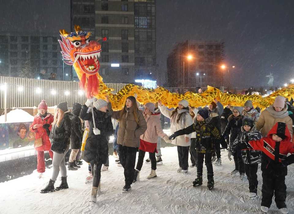 В ЦПКиО Волгограда встретили Китайский новый год вместе с 10-метровым драконом