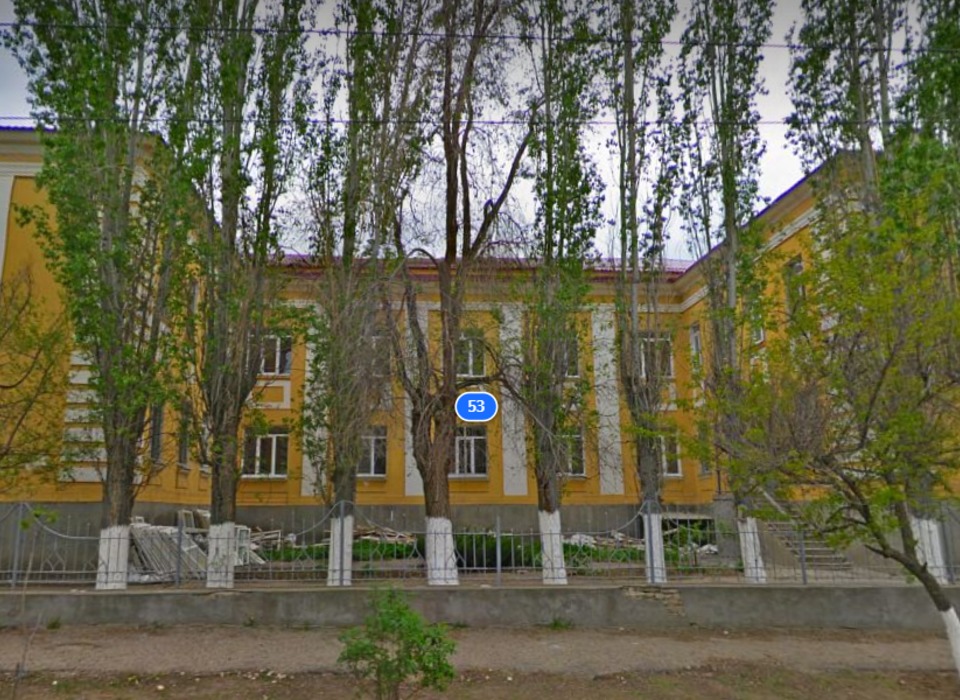 В Волгограде ищут компанию, которая выполнит капремонт школы №64