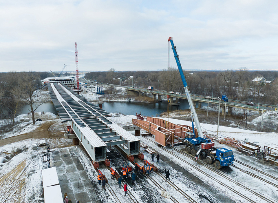 Мост через ерик Гнилой в Волгоградской области возвели на 70%