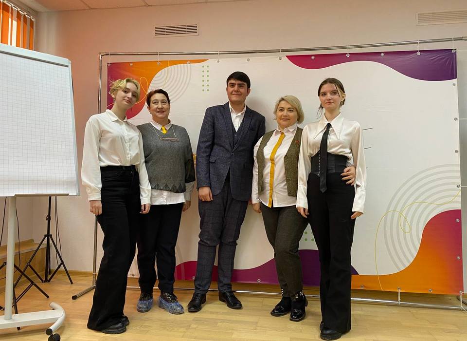 В Волгоградской области выбрали лучшего президента школы