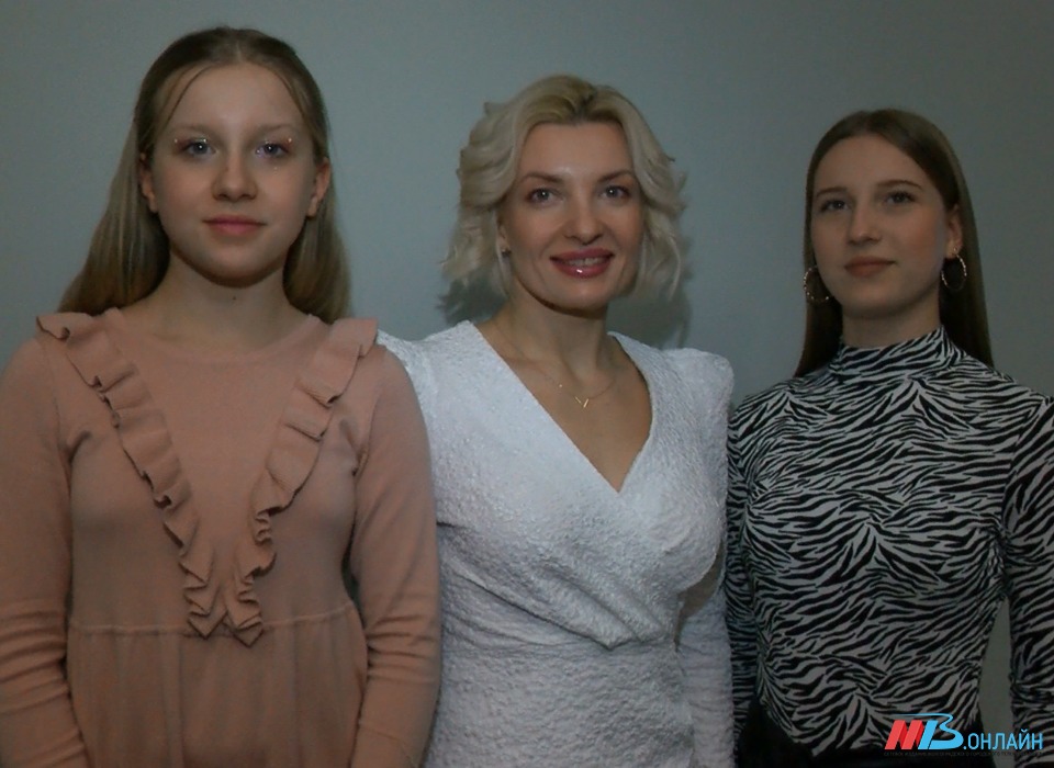 В Волгограде наградили 13 победительниц конкурса «Женщина года — 2023»