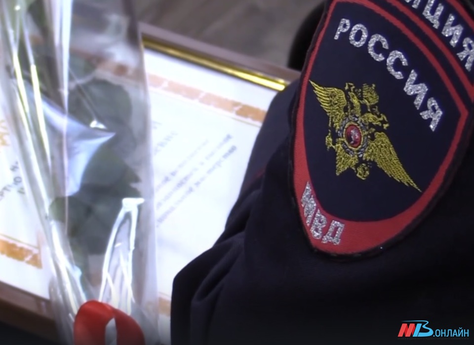 В Волгограде к 105-летию экспертно-криминалистической службы наградили лучших сотрудников подразделения