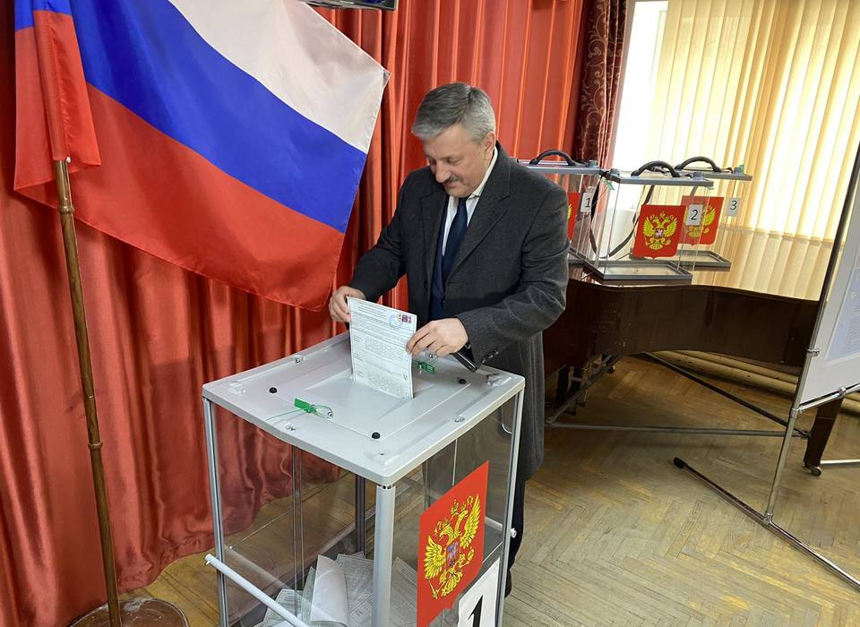 Глава Волгограда Владимир Марченко проголосовал на выборах Президента РФ