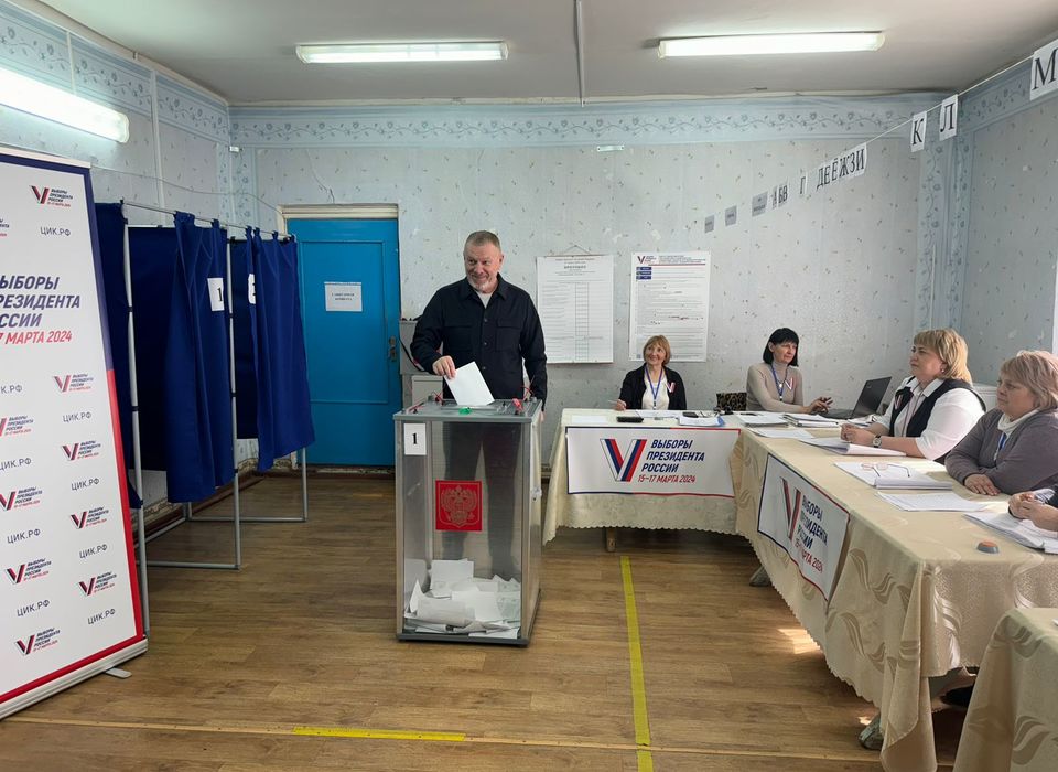 В Волгоградской области сенатор Сергей Горняков принял участие в голосовании