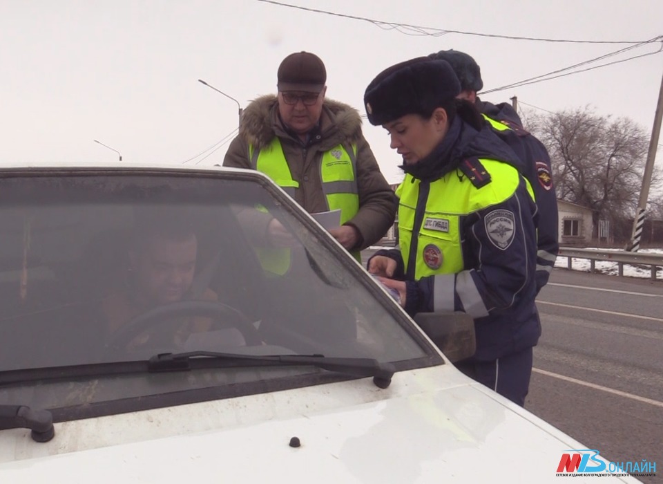 Волгоградские сотрудники Госавтоинспекции напомнили водителям о важности соблюдения ПДД