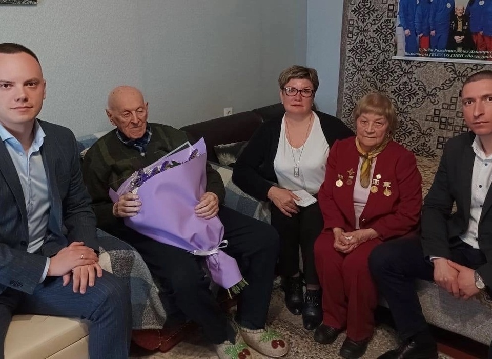 В Волгограде ветеран войны Олег Соболев отмечает 100-летний юбилей