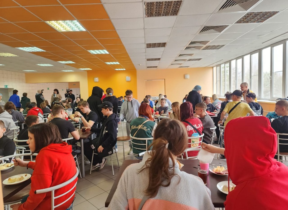 Детей из Белгорода встретили и вкусно накормили в Волгограде