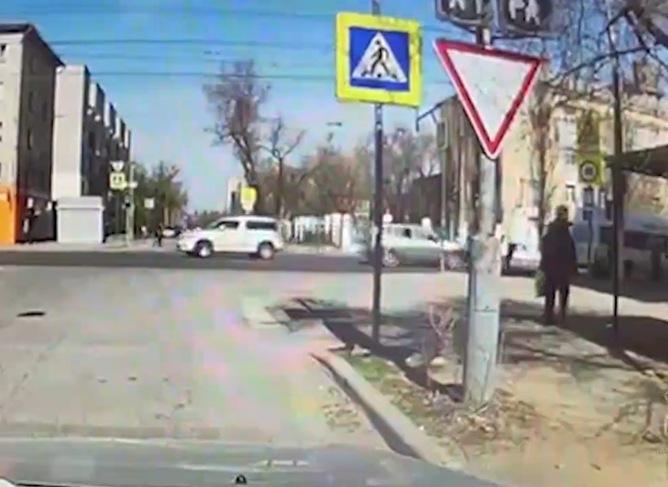 Женщина-водитель сбила четырех детей на красный сигнал в Волгограде