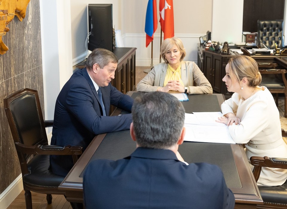 Губернатор Волгоградской области провёл рабочую встречу с Марией Львовой-Беловой