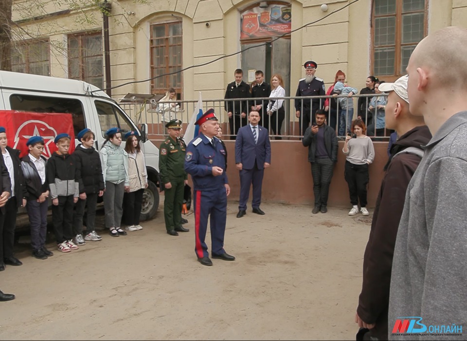 Первые 19 призывников из Волгограда отправились на армейскую службу
