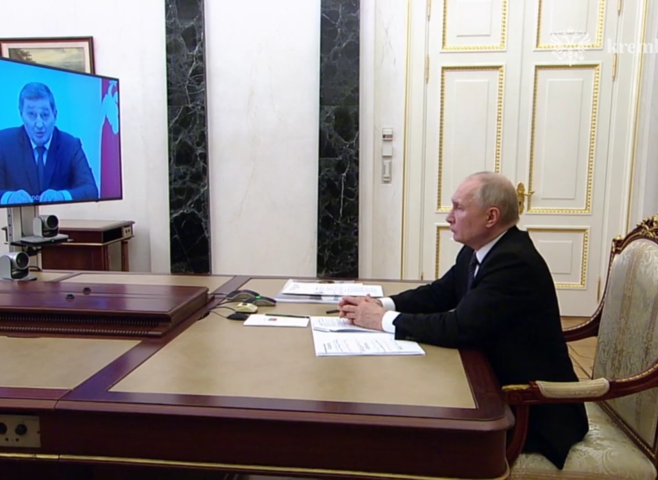 Владимир Путин провел рабочую встречу с волгоградским губернатором