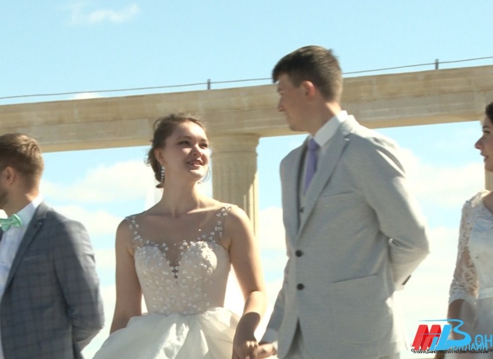 Свадебный рекорд: 24 апреля в Волгоградской области появилась 101 семья