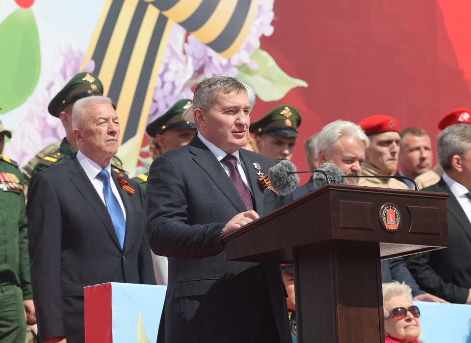 Андрей Бочаров передал волгоградцам поздравление Президента РФ Владимира Путина