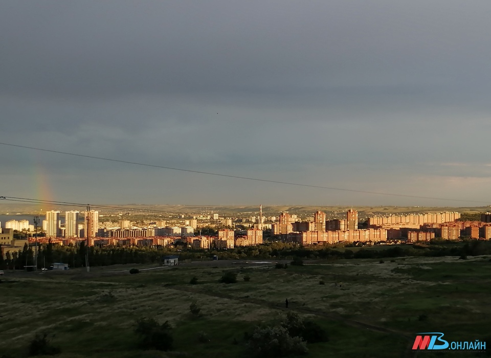 В Волгограде после жуткого шторма выглянуло солнце и появилась радуга
