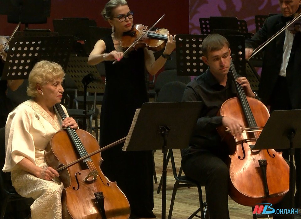 В Волгоградской филармонии прошел юбилейный вечер Елены Аленькой