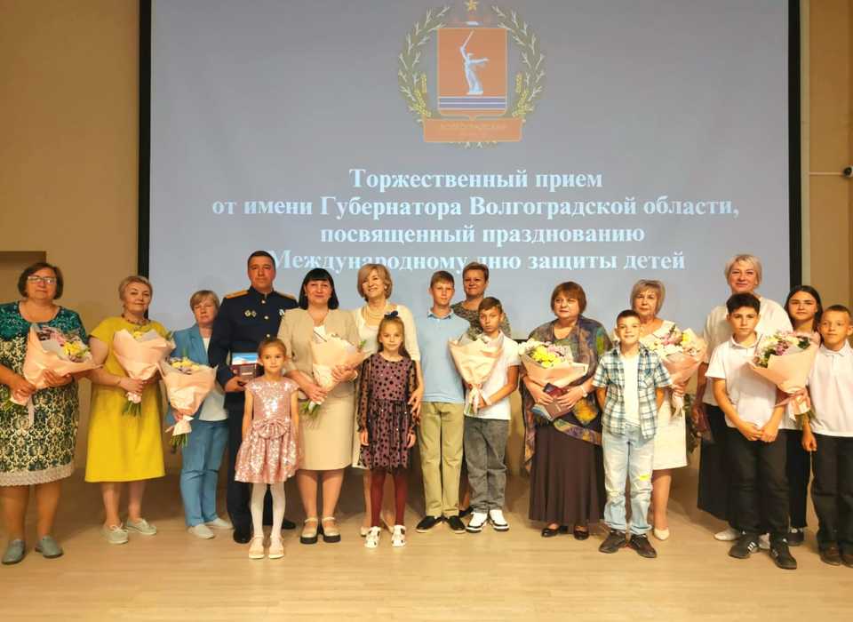 Волгоградские педагоги награждены почетным знаком губернатора