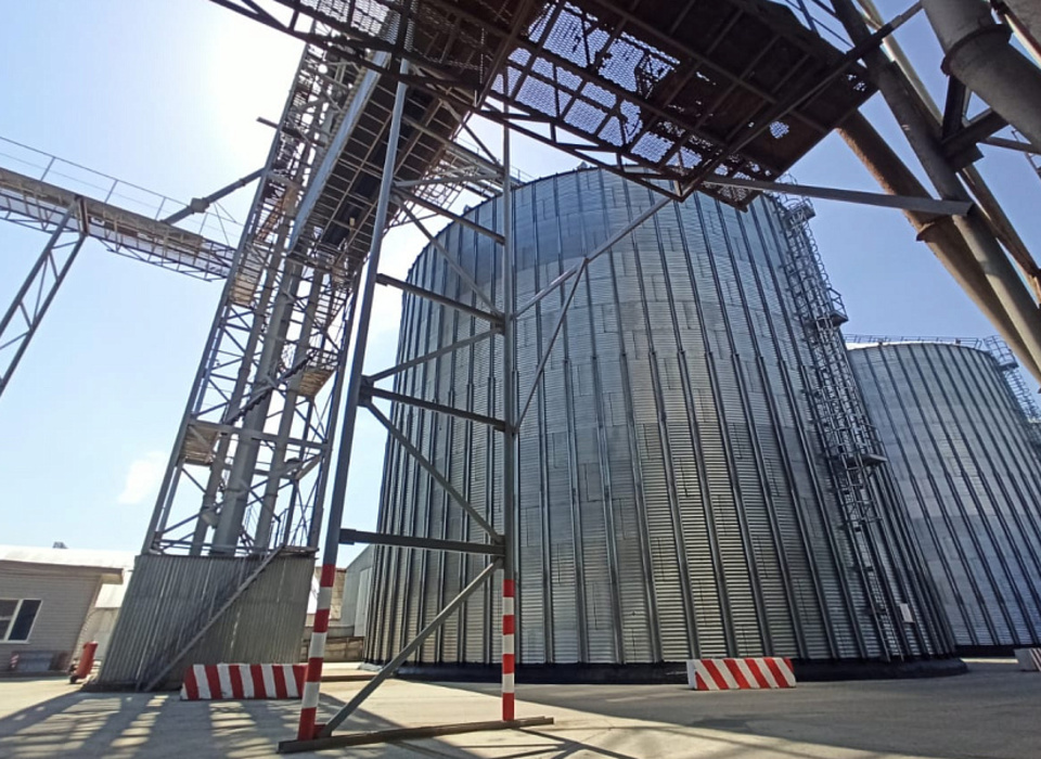 В Волгоградской области создают новые площадки для хранения зерна