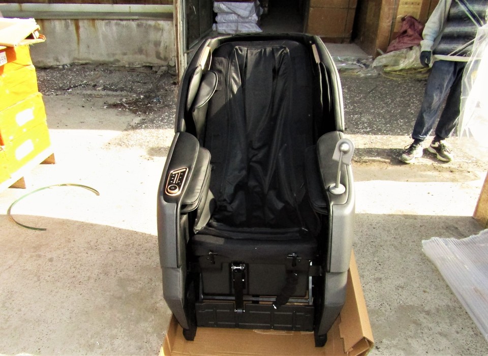 В грузовиках на трассе в Волгоградской области обнаружили массажные кресла и квадроциклы